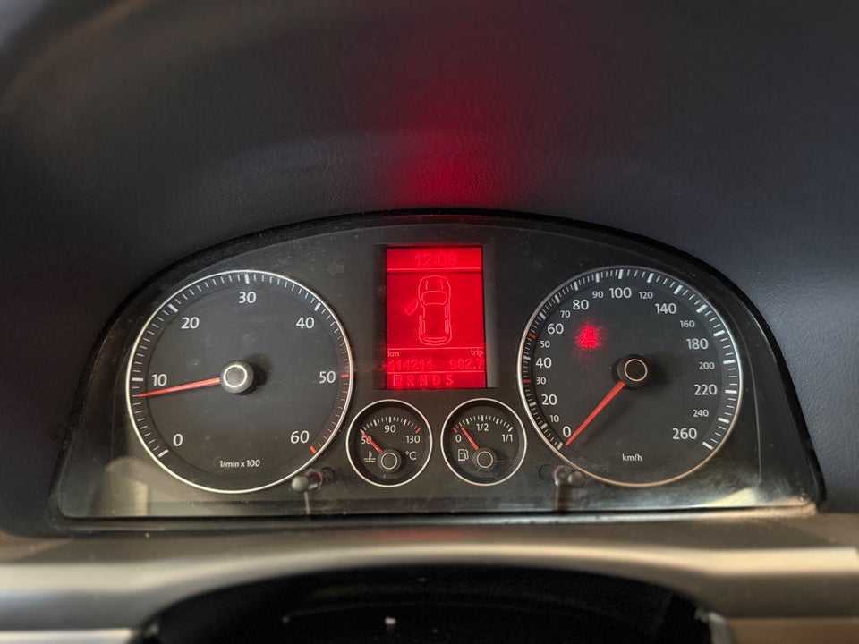 VW Touran 2,0 TDi 136 Trendline DSG Van 5d