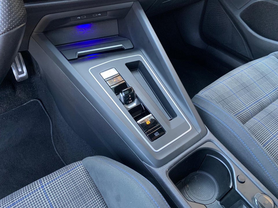 VW Golf VIII 1,4 GTE DSG 5d