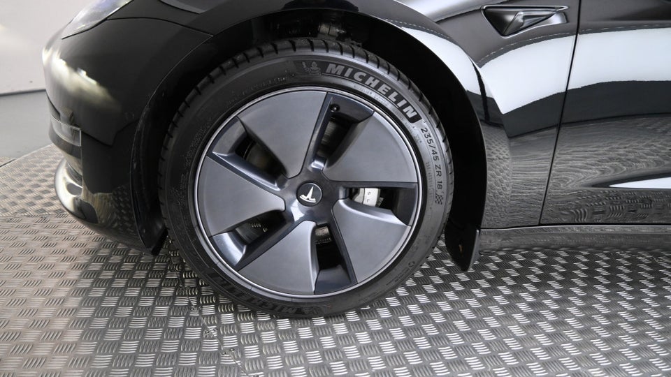 Tesla Model 3 Long Range AWD 4d