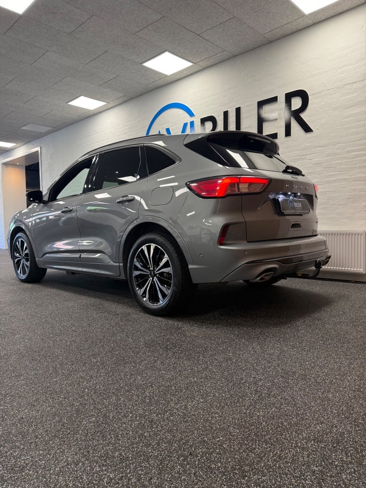 Ford Kuga 2,5 PHEV ST-Line X CVT 5d