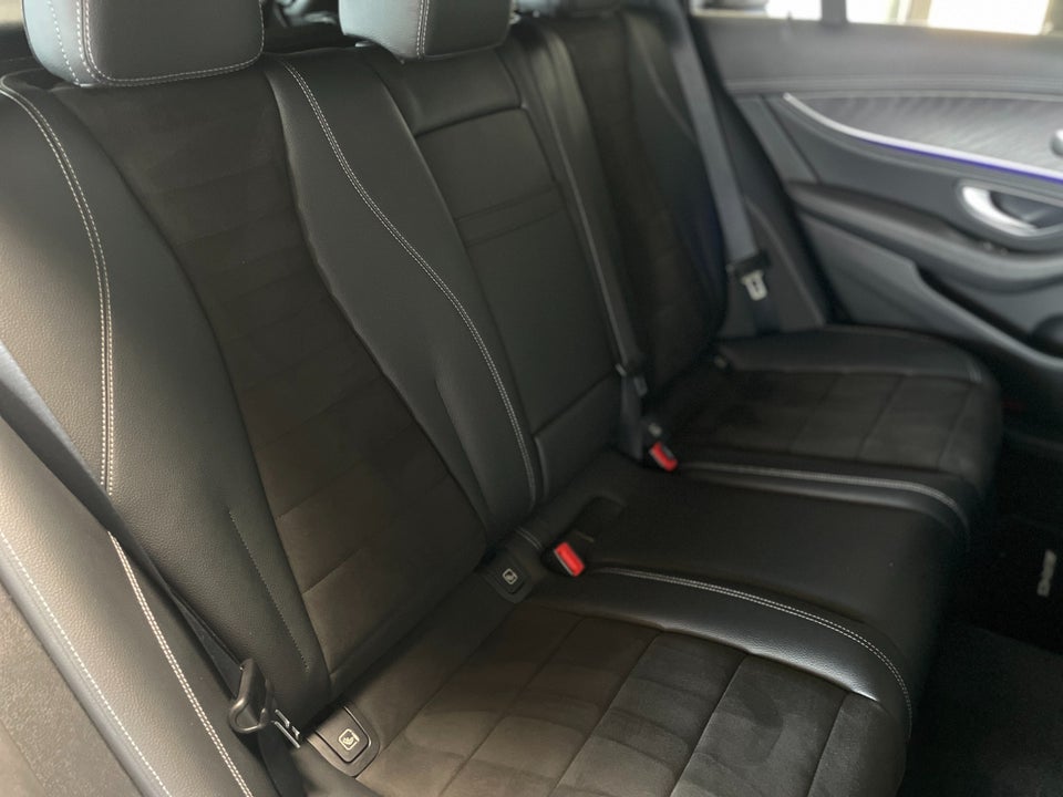 Mercedes E300 de 2,0 AMG Line stc. aut. 5d