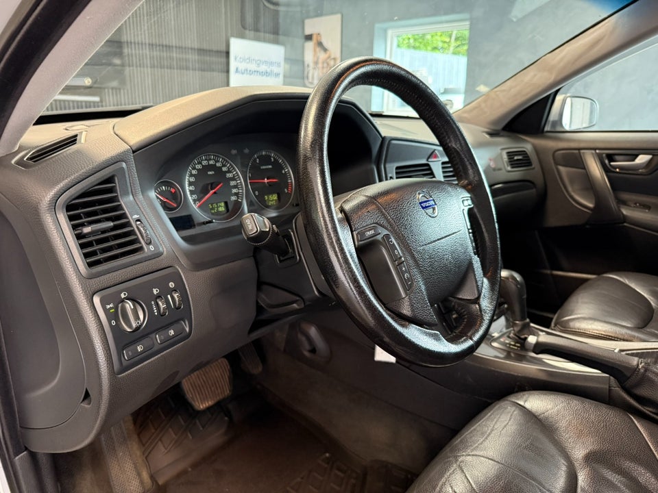 Volvo V70 2,4 D 130 Momentum aut. 5d