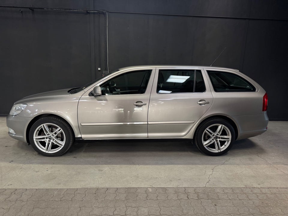 Skoda Octavia 1,6 TDi 105 Elegance Combi 5d
