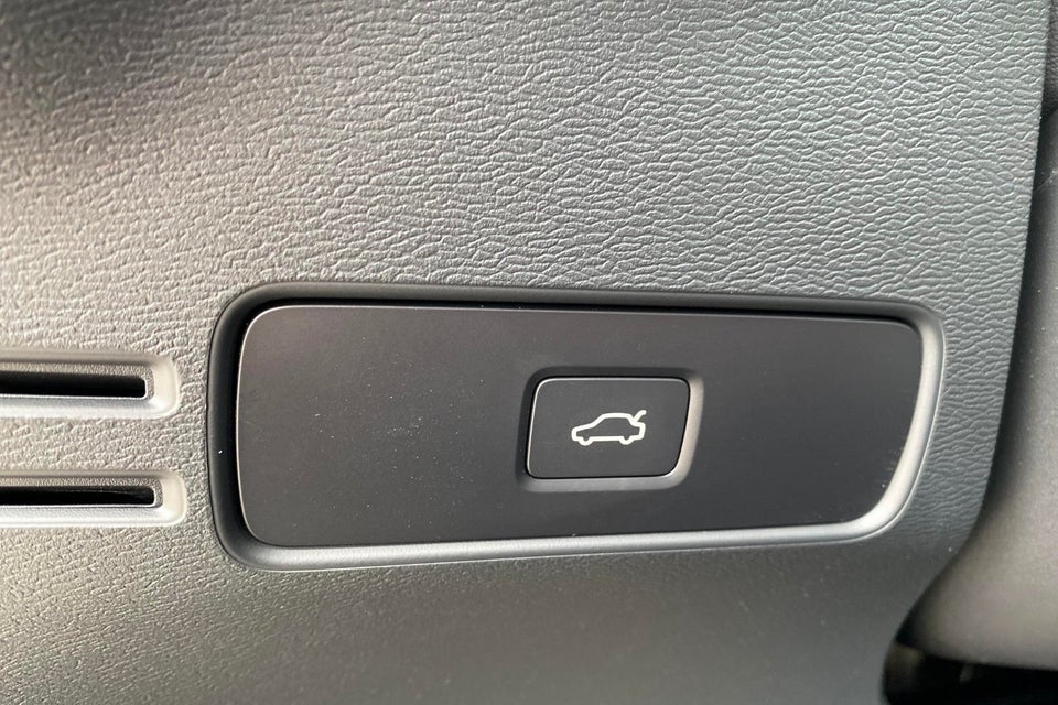 Volvo EX40 Extended Range Black Edition 5d