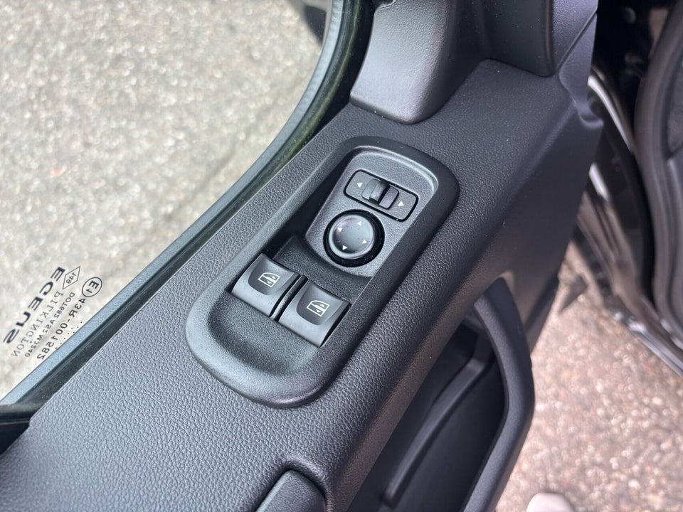 Nissan Interstar 2,3 dCi 165 W3L4 Tekna Db.Kab RWD 4d