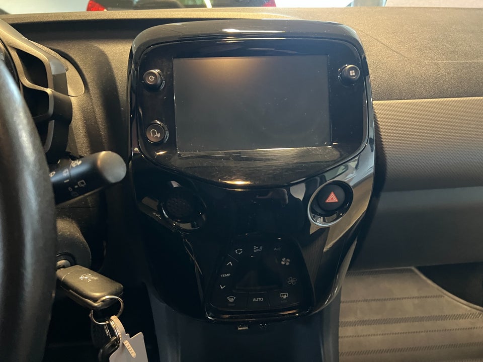 Peugeot 108 1,0 e-VTi 72 Infinity 5d