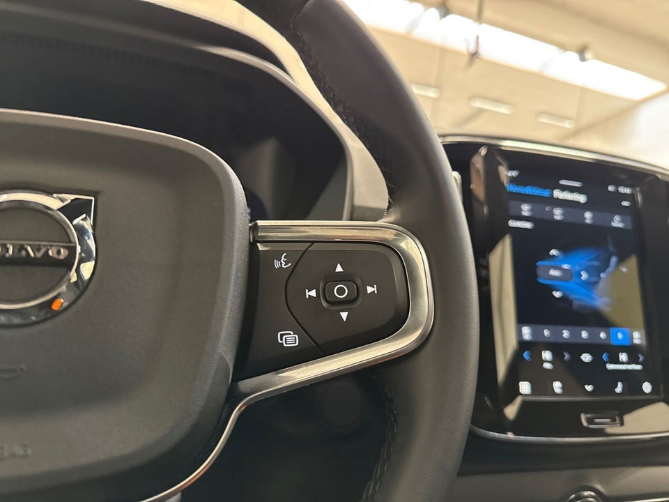 Volvo EC40 Extended Range Black Edition 5d