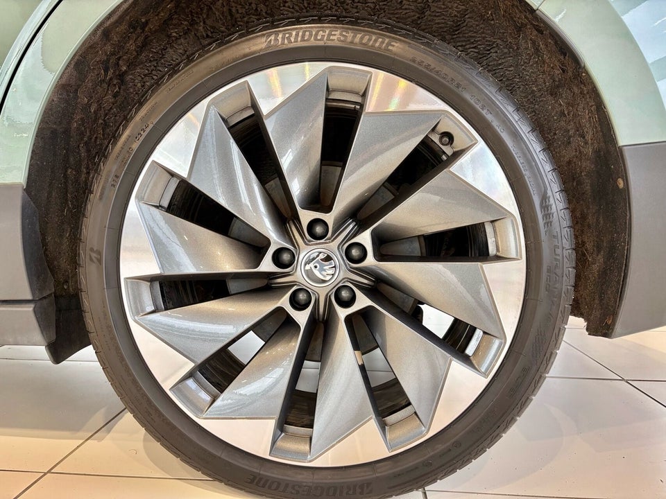 Skoda Enyaq 80 iV Suite 5d