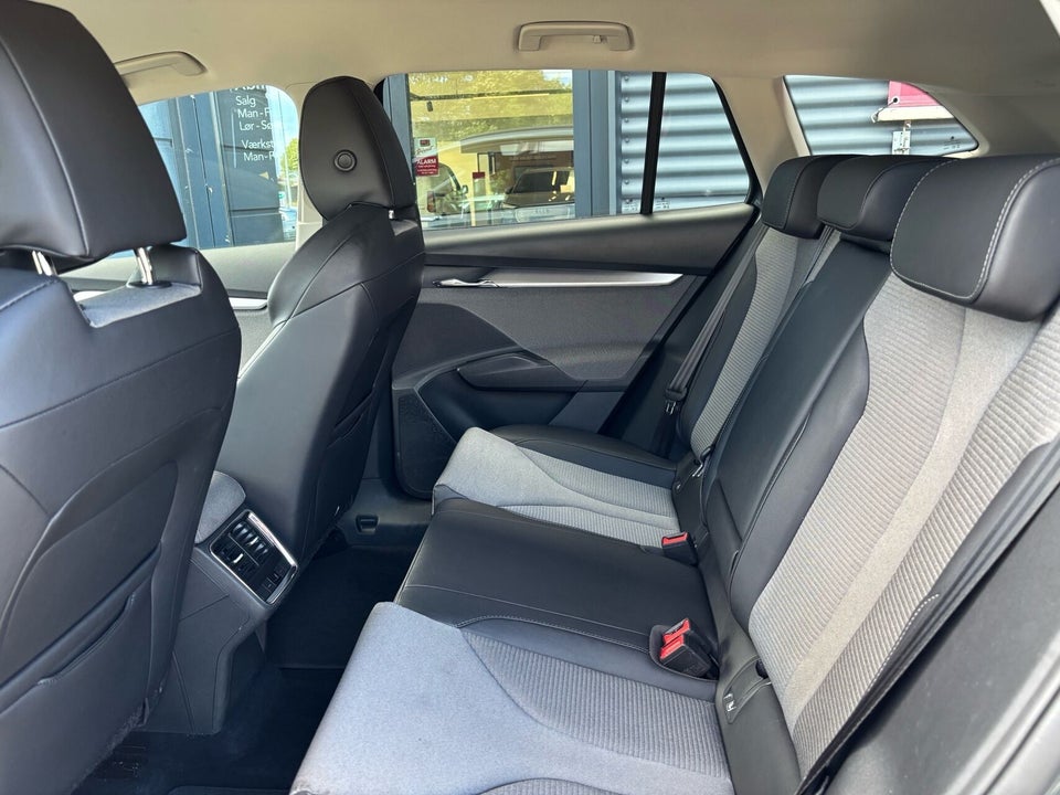 Skoda Enyaq 60 iV Plus 5d