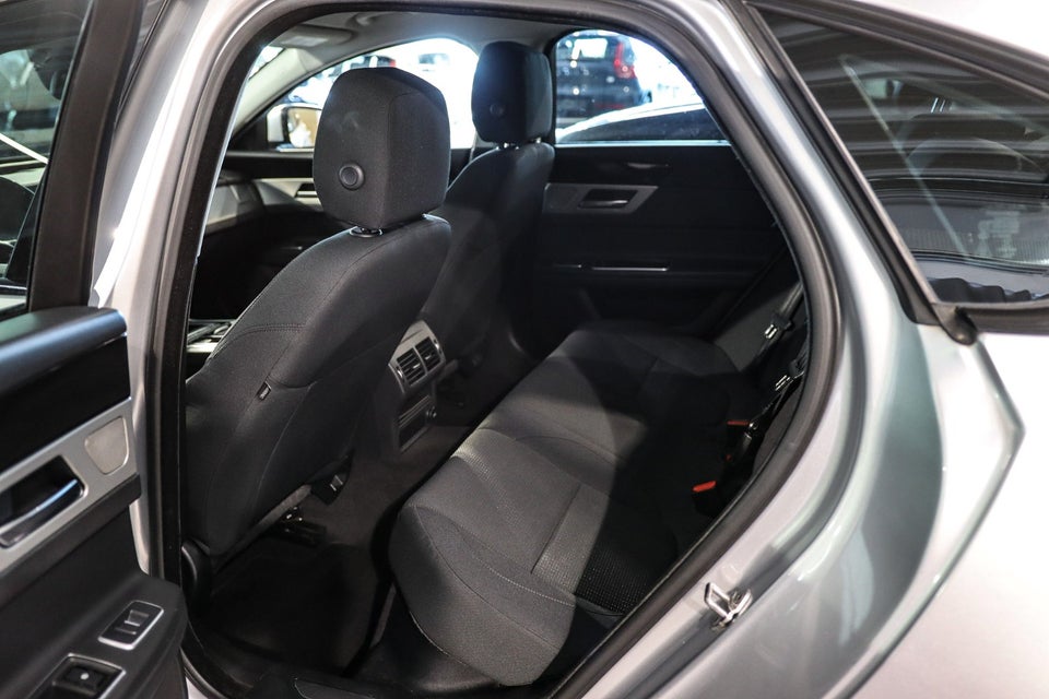 Jaguar XF 2,0 D180 Pure aut. 4d