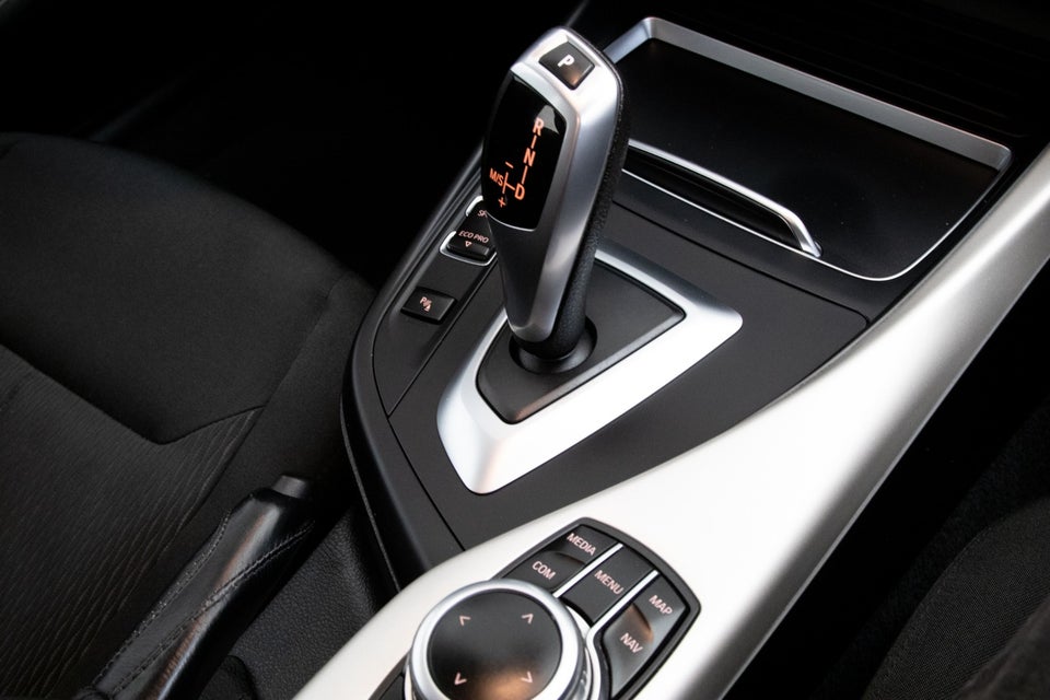 BMW 118i 1,5 Advantage aut. 5d