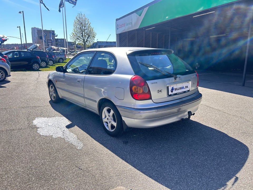 Toyota Corolla 1,3 Terra aut. 3d