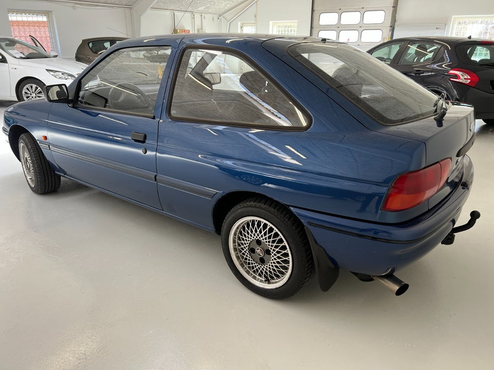 Ford Escort 1,6i CL Fashion 3d