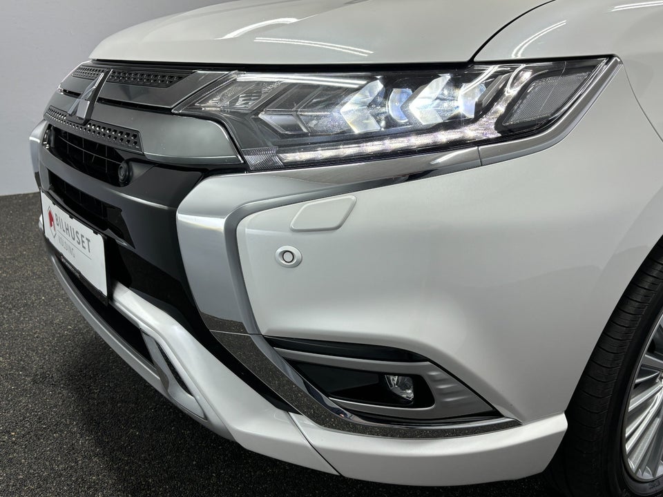 Mitsubishi Outlander 2,4 PHEV Intense CVT 4WD 5d