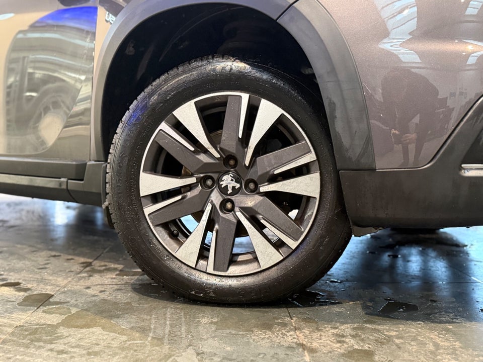 Peugeot 2008 1,2 e-THP 110 Allure Sky 5d