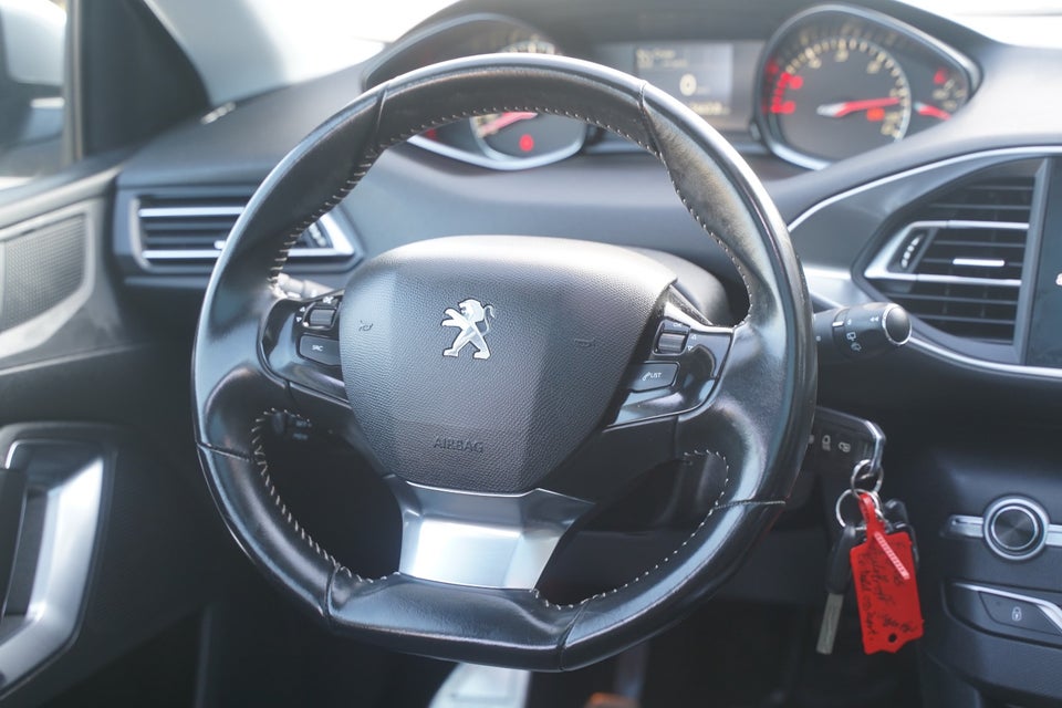 Peugeot 308 1,5 BlueHDi 130 Prestige Sky 5d