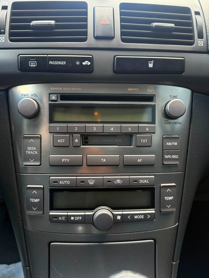 Toyota Avensis 2,0 Sol 5d