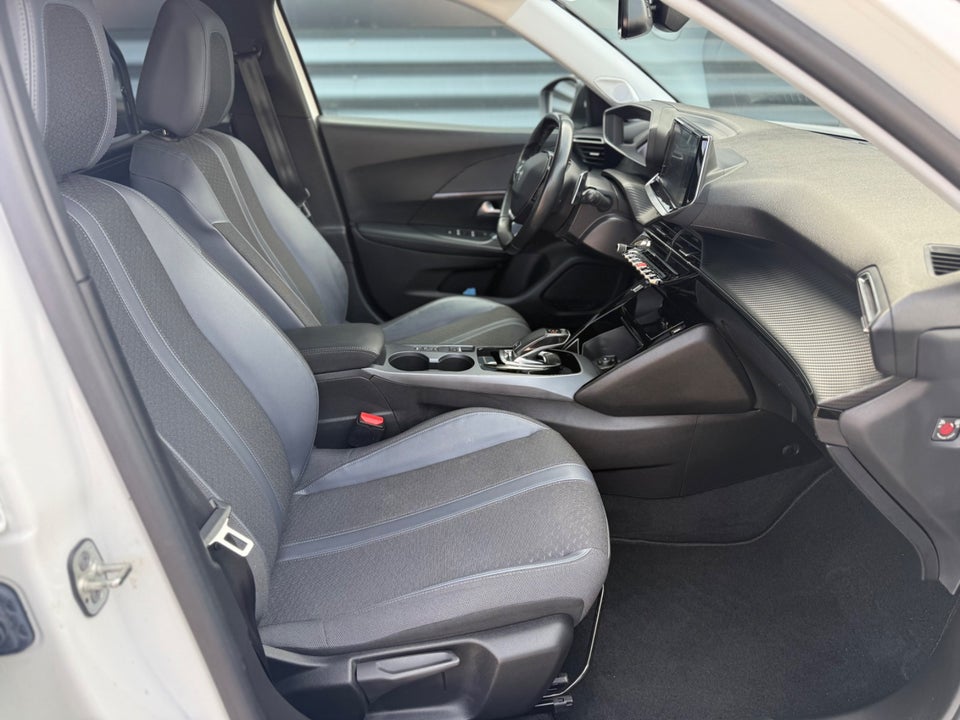 Peugeot 2008 1,5 BlueHDi 130 Allure Pack EAT8 Van 5d