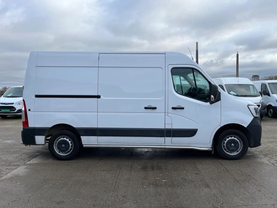 Renault Master IV T33 2,3 dCi 135 L2H2 Kassevogn