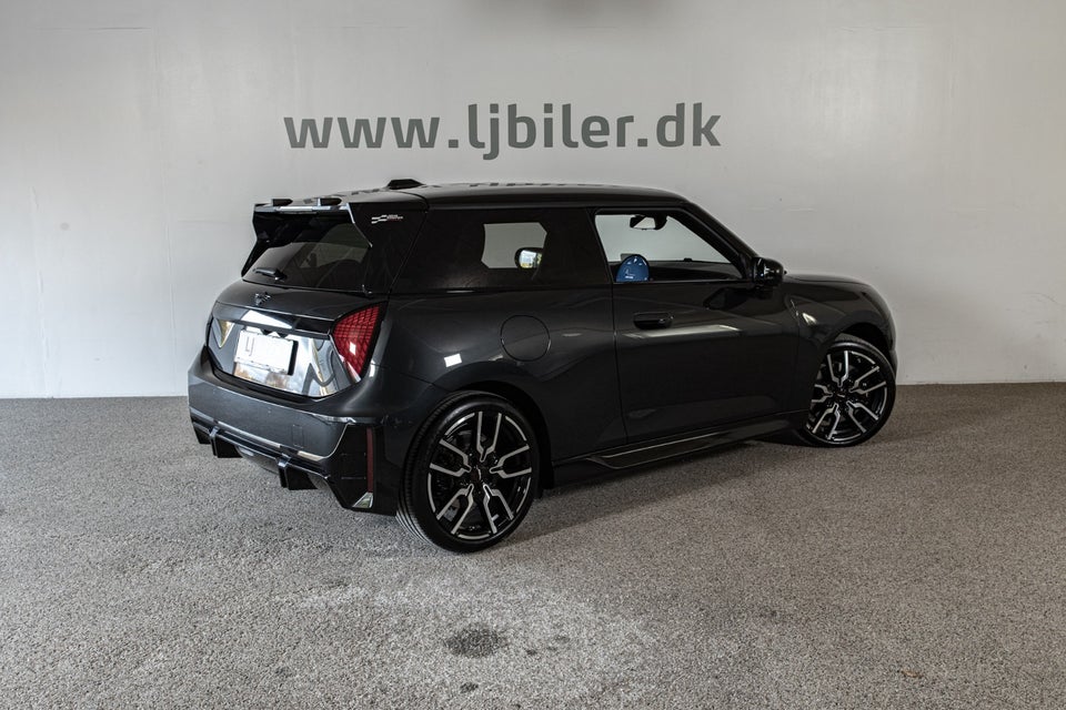 MINI Cooper E JCW Trim XL 3d