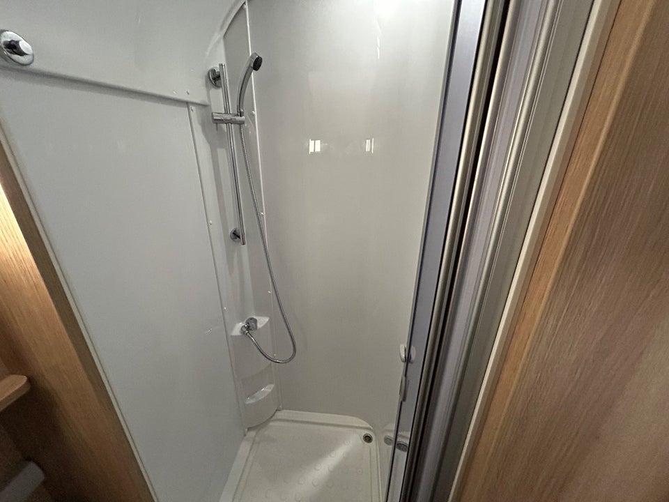 Knaus Sky 2,3 Ti 700 MEB aut. 2d