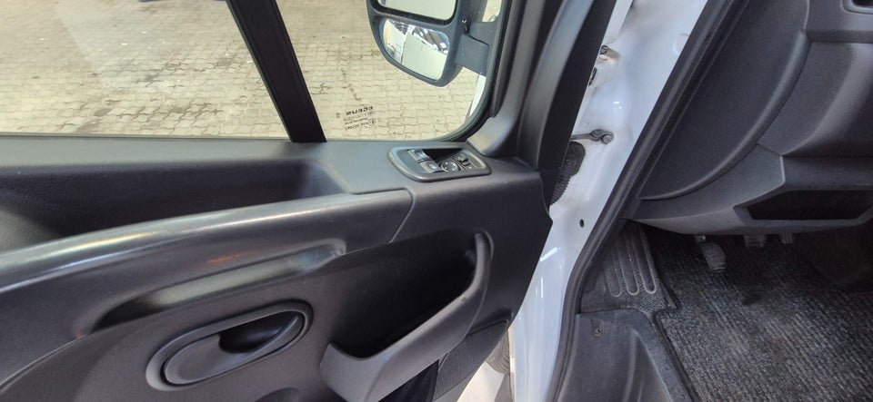Renault Master IV T35 2,3 dCi 145 L3H2 Kassevogn RWD