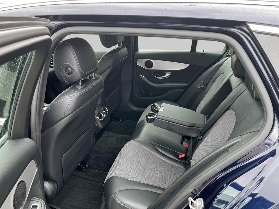 Mercedes C300 de 2,0 Advantage stc. aut. 5d