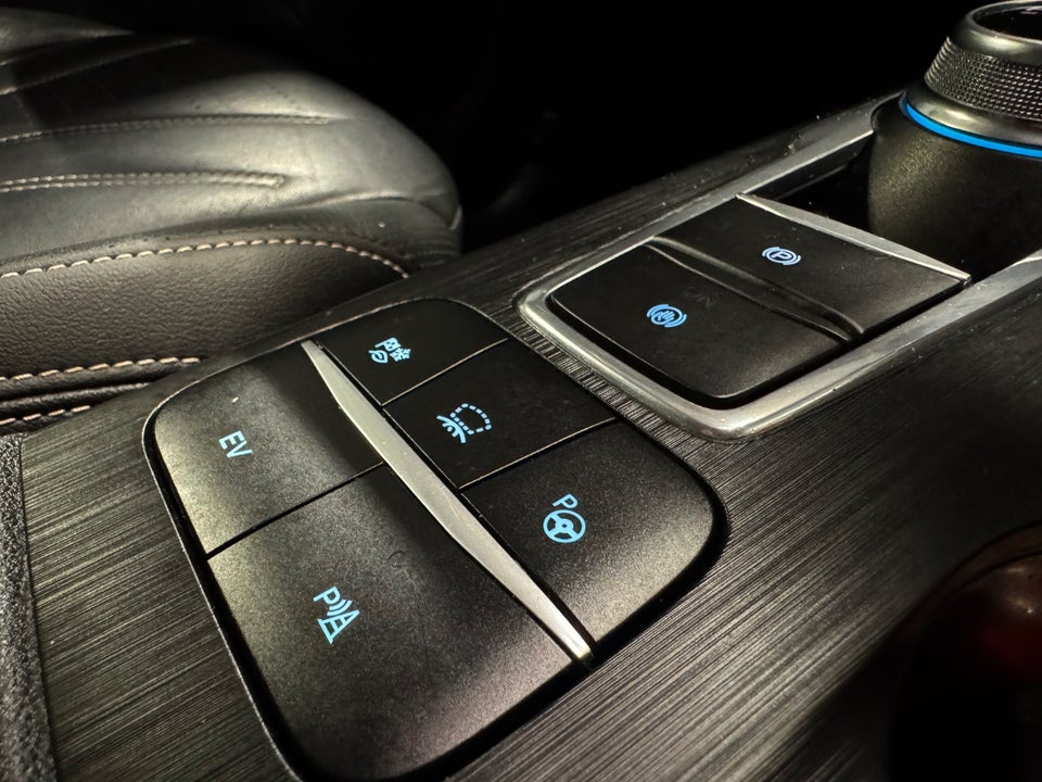 Ford Kuga 2,5 PHEV Vignale CVT 5d