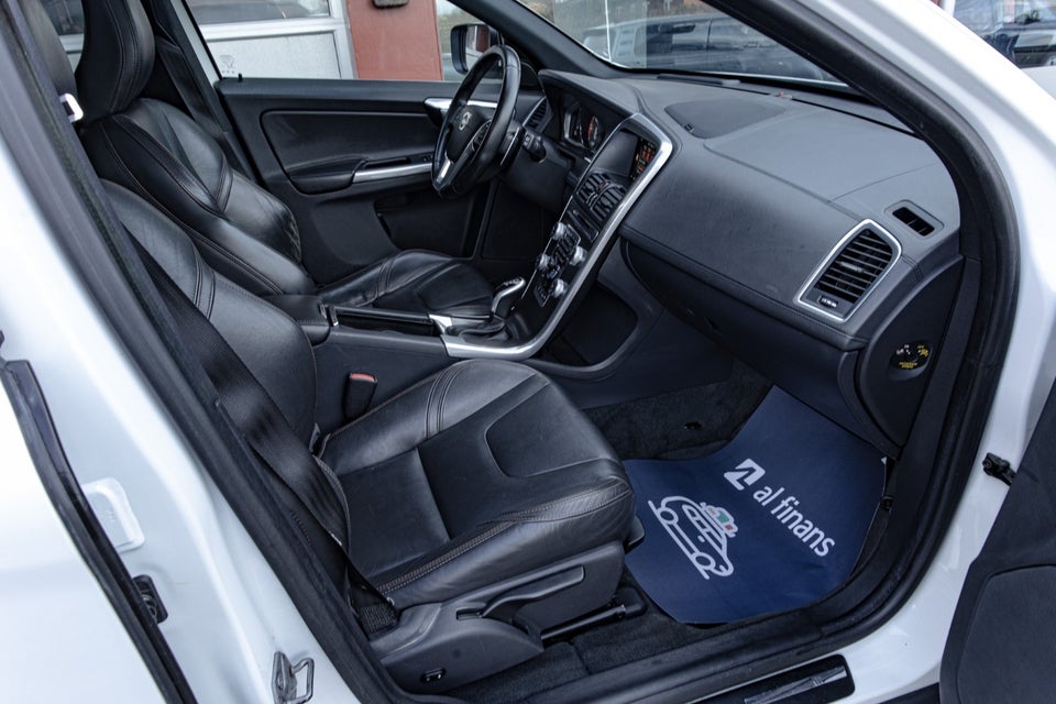 Volvo XC60 2,4 D5 220 Summum aut. AWD 5d