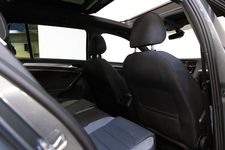 VW Golf VII 2,0 TDi 150 R-line Variant DSG 5d