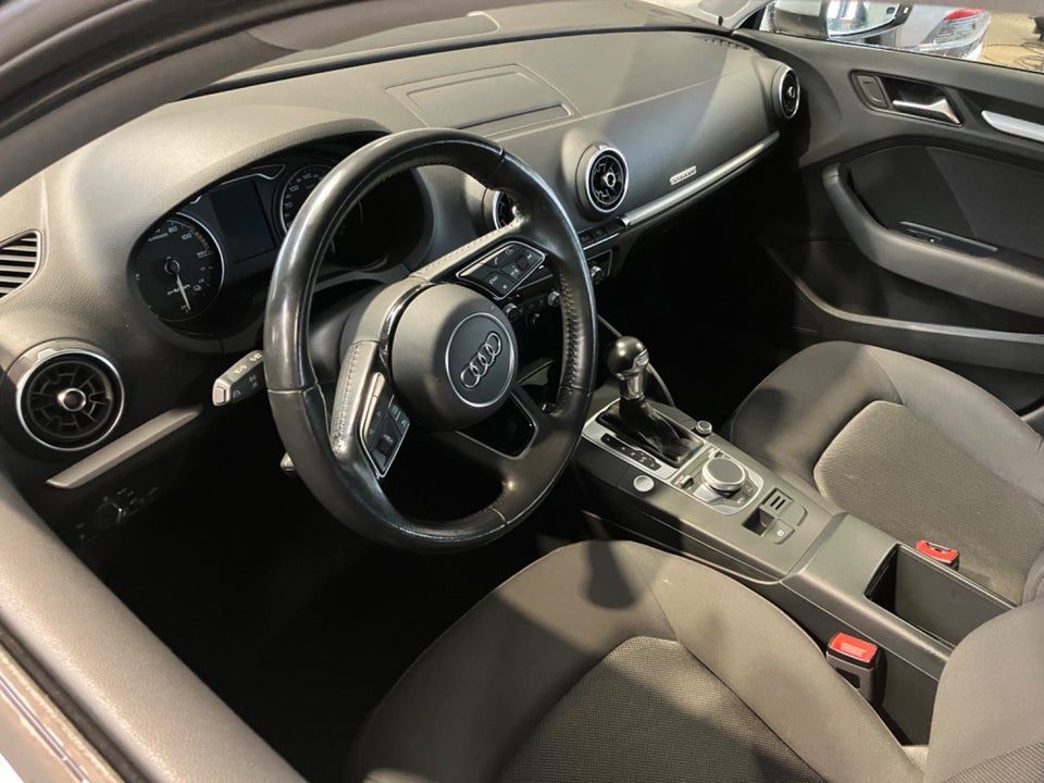 Audi A3 1,4 e-tron Sportback S-tr. 5d