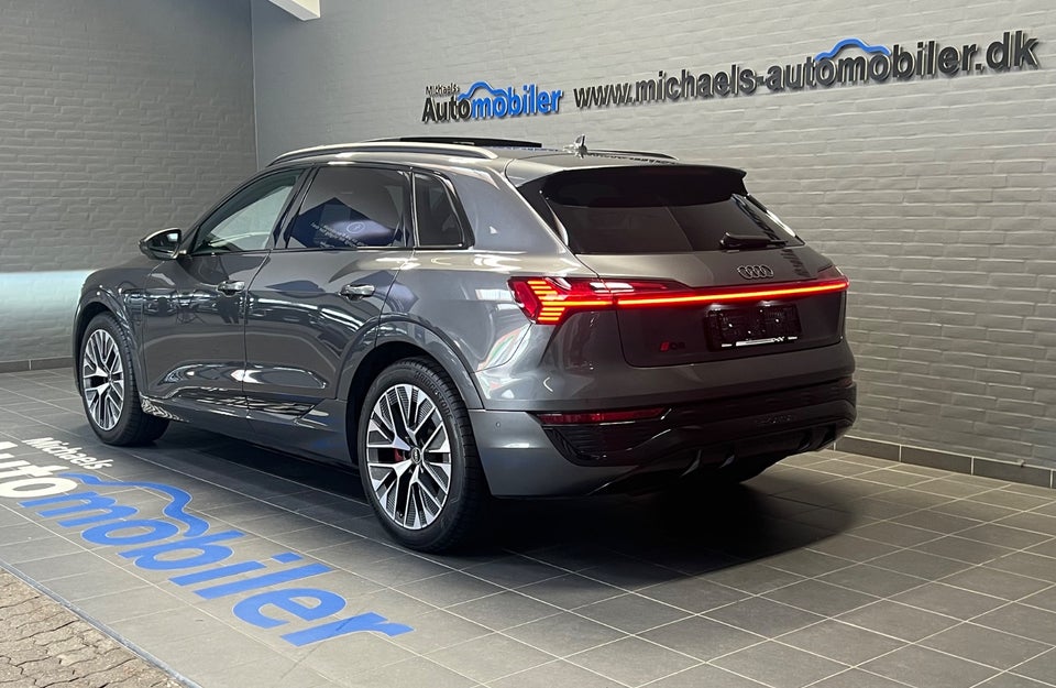 Audi Q8 e-tron 55 S-line quattro 5d