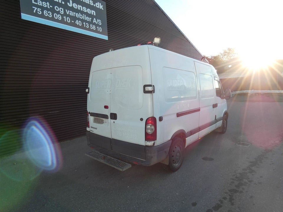 Renault Master T35 2,5 dCi 146 L2H2 4d