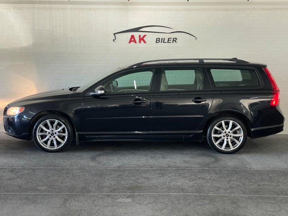 Volvo V70 2,5 T Momentum aut. 5d