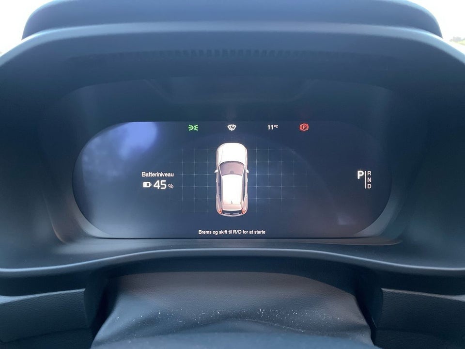 Volvo EX40 Twin Performance Plus 5d