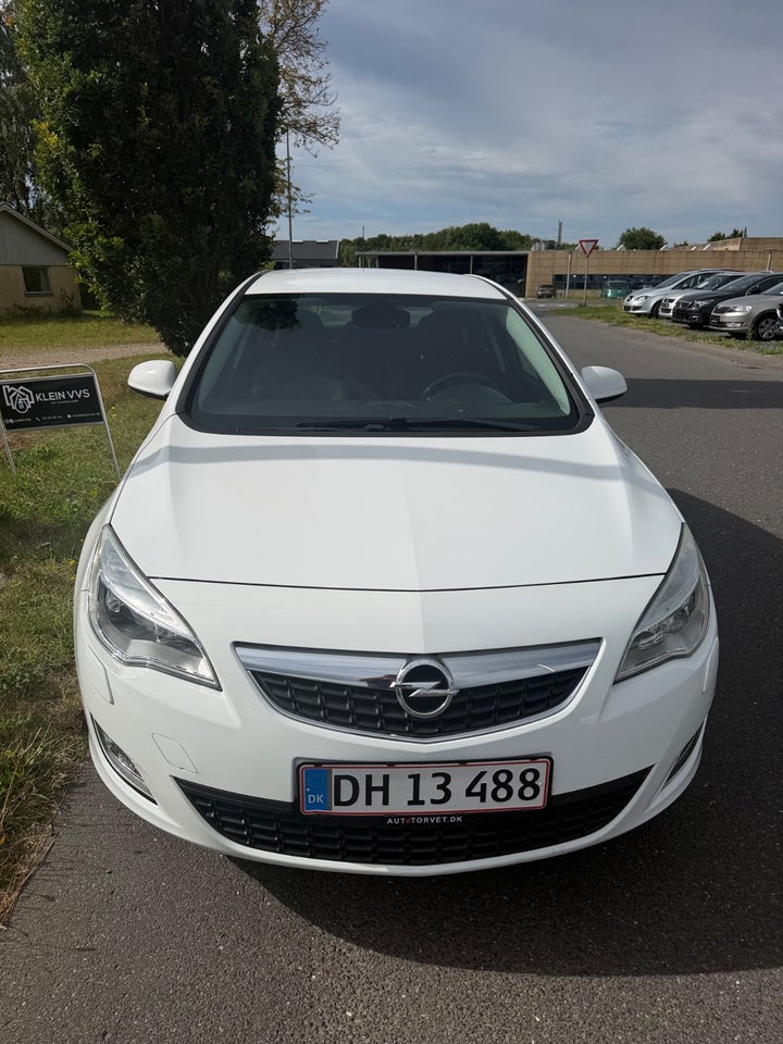 Opel Astra 1,6 Enjoy aut. 5d