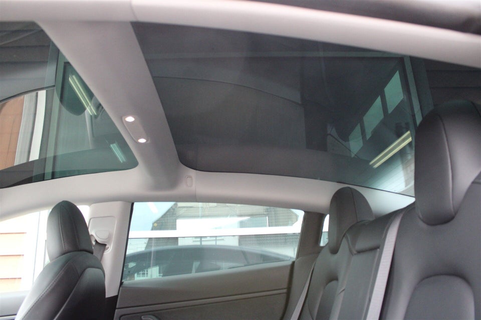 Tesla Model 3 Long Range AWD 4d