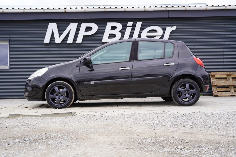 Renault Clio III 1,2 16V TCe Expression 5d