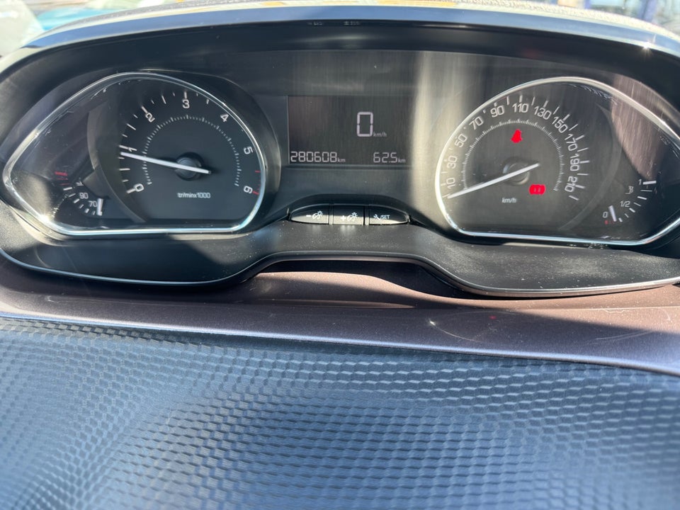 Peugeot 2008 1,6 e-HDi 92 Active Sky 5d