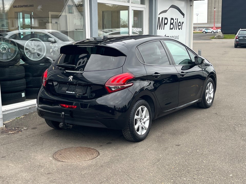 Peugeot 208 1,5 BlueHDi 100 Allure Sky 5d