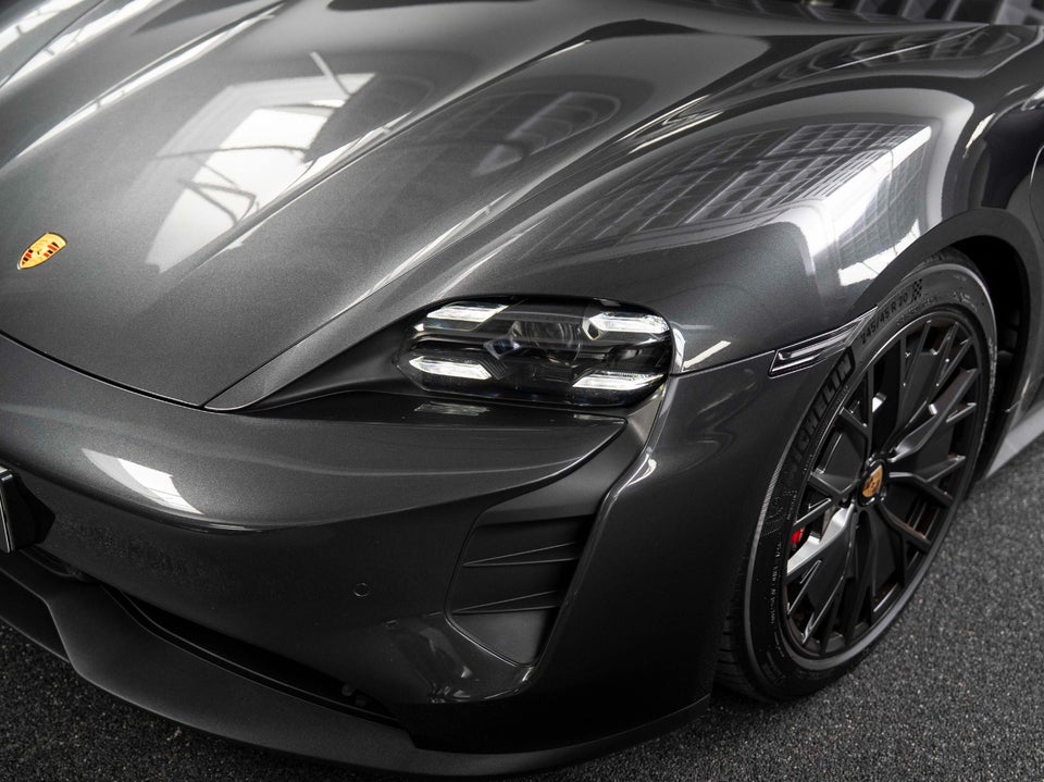 Porsche Taycan GTS Performance+  4d