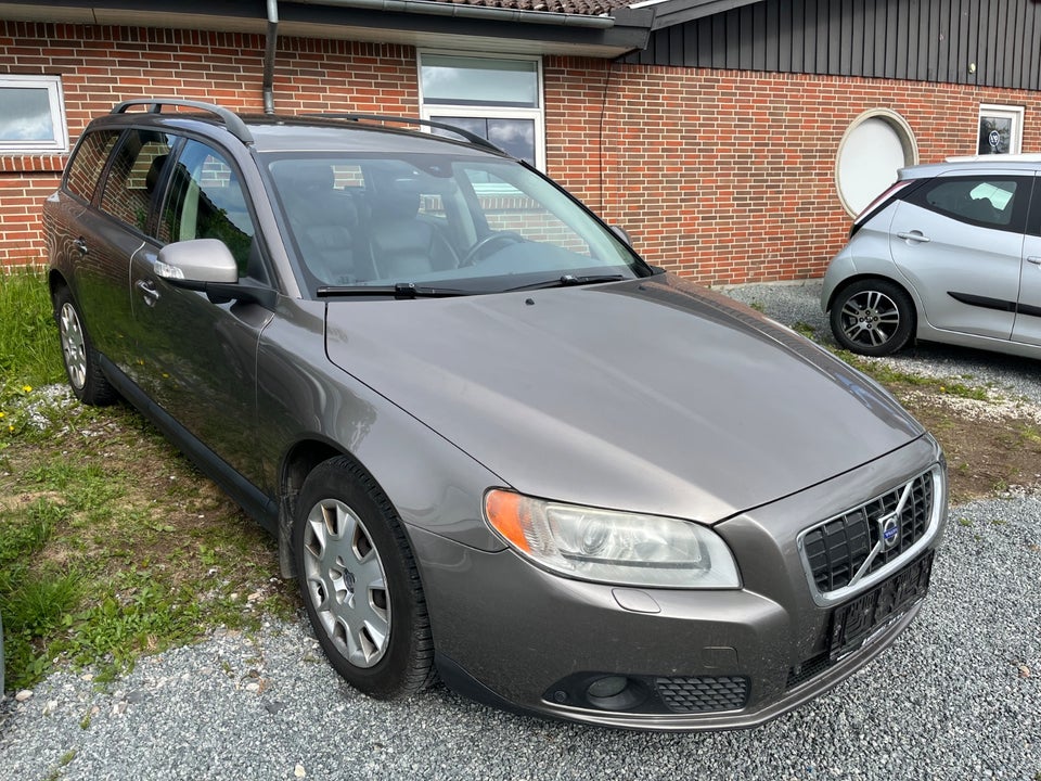 Volvo V70 2,5 T Summum aut. 5d