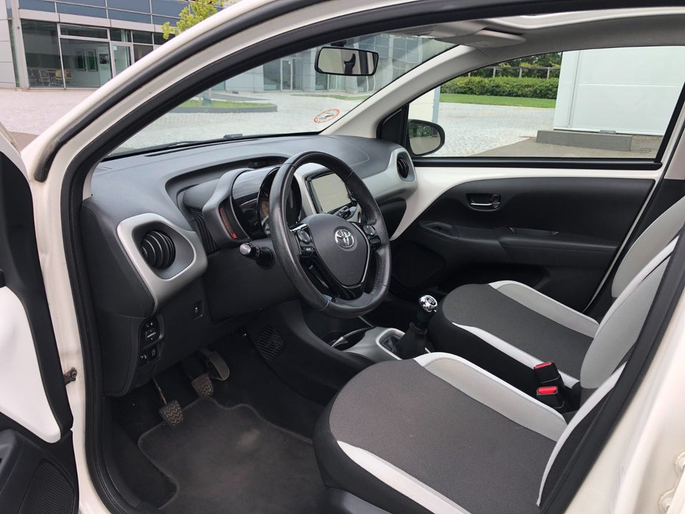 Toyota Aygo 1,0 VVT-i x-sky 5d