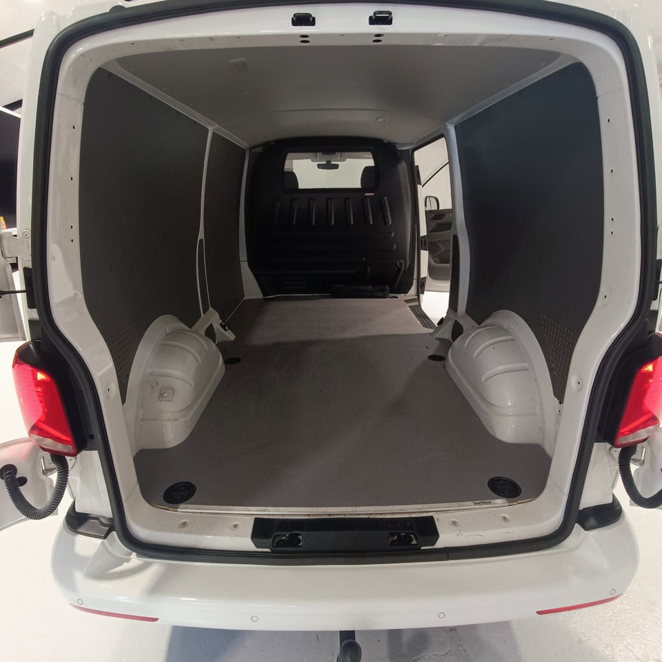 VW Transporter 2,0 TDi 204 Kassevogn DSG lang