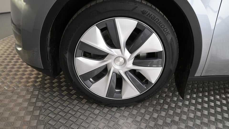 Tesla Model Y Long Range AWD 5d