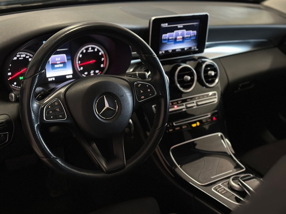 Mercedes C200 2,0 AMG Line stc. aut. 5d