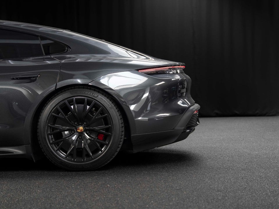 Porsche Taycan GTS Performance+  4d