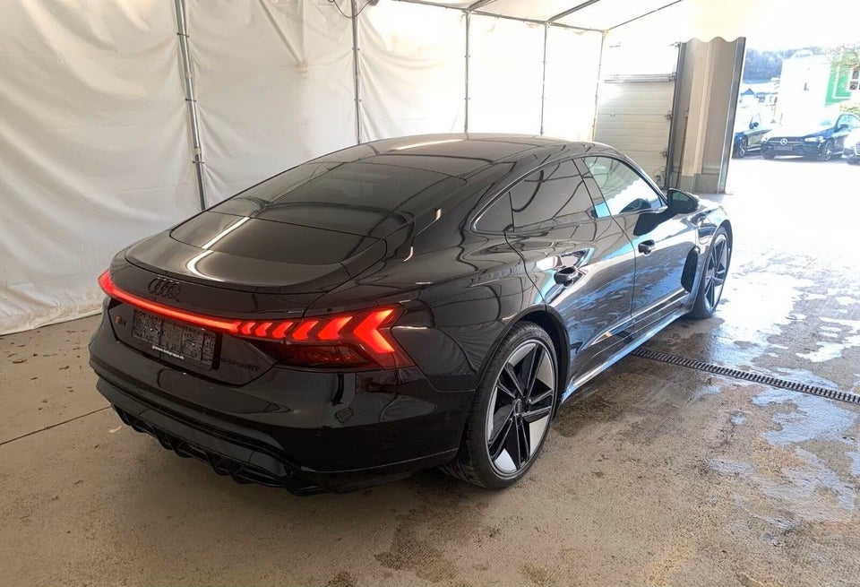 Audi RS e-tron GT quattro 4d