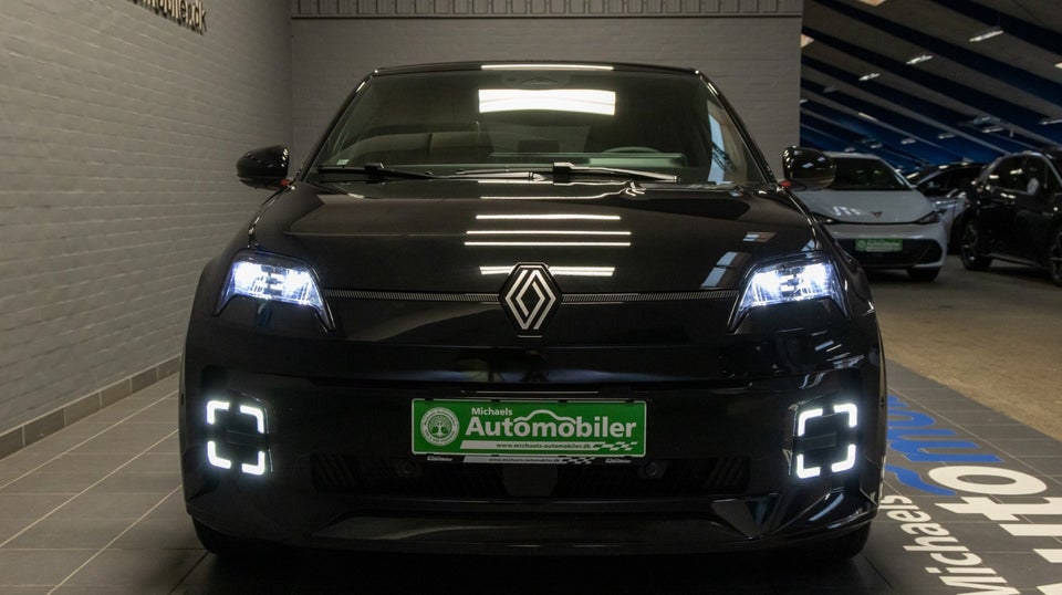 Renault 5 E-Tech 52 Iconic 5d