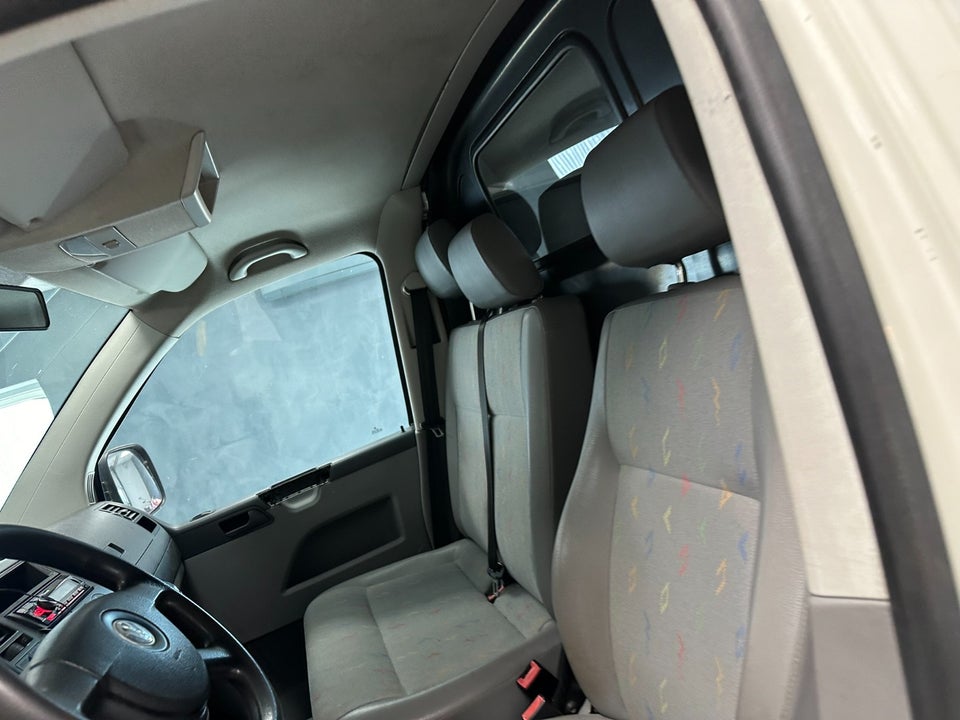 VW Transporter 2,5 TDi 130 kort 5d